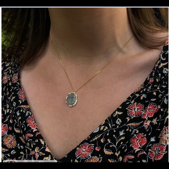 AVA ROSE Hilton Pendant Gold & Labradorite (light green) - Picture 1 of 3